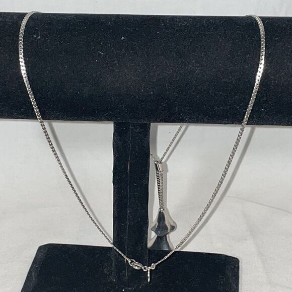 Chain Necklace with Bell Emblems - Picture 5 of 6